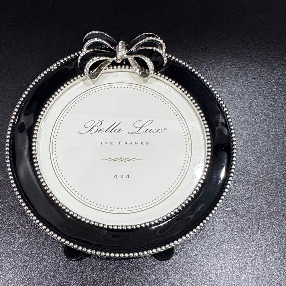 Bella Lux Black and Silver Round Frame with Bow